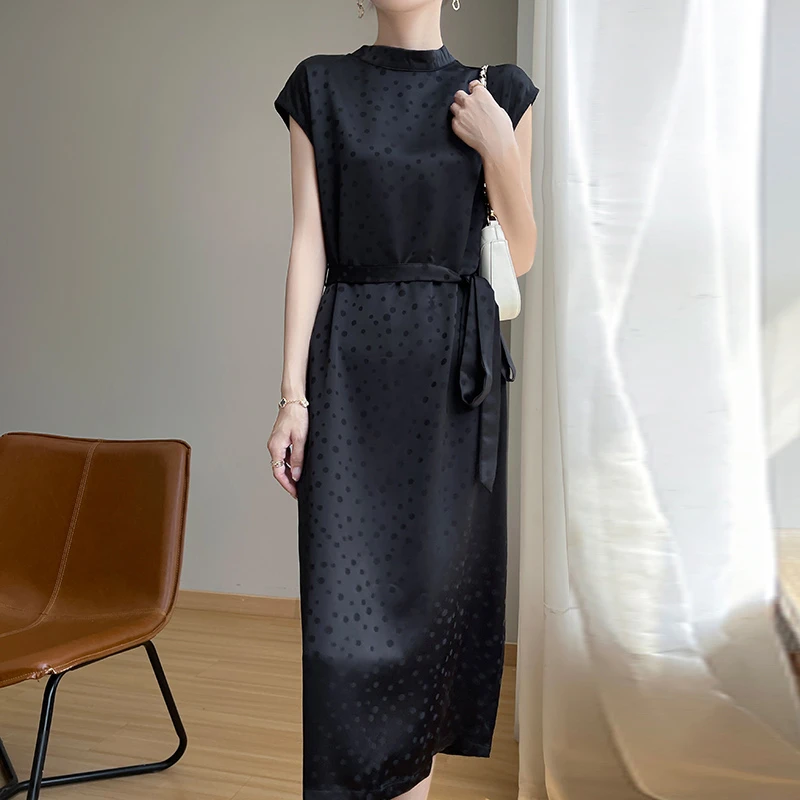 2025新款法式气质连衣裙女夏季绸缎面高级落肩洋气宽松显瘦长裙