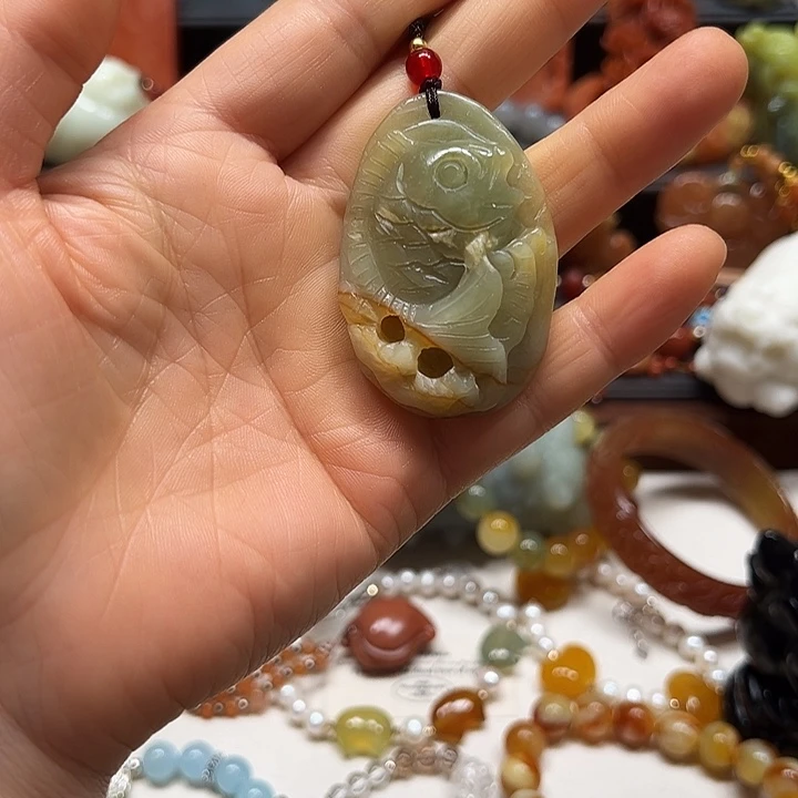 蛇纹石玉未镶嵌吊坠