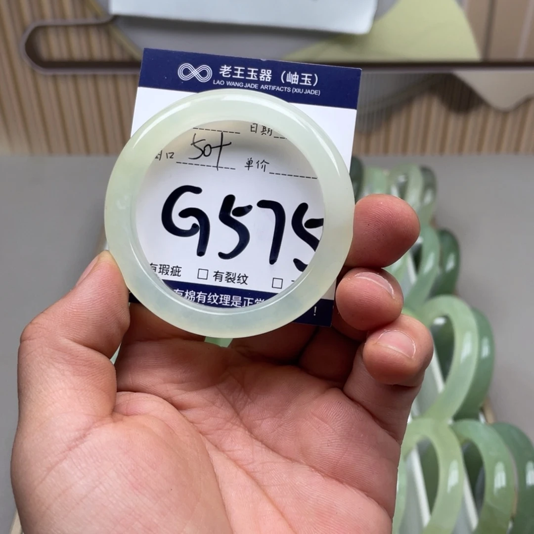 岫玉手镯手镯未镶嵌