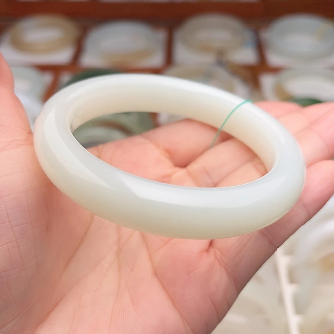 和田玉未镶嵌手镯56.5