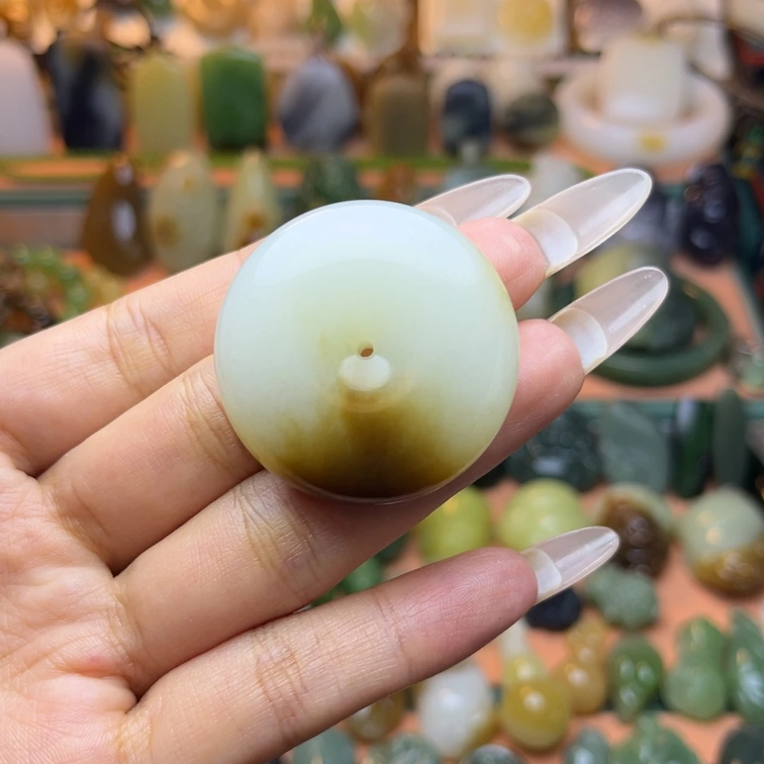 颈饰未镶嵌和田玉捣*