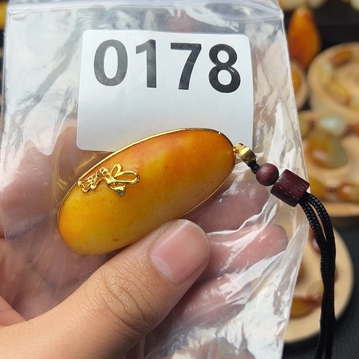 和田玉未镶嵌手串