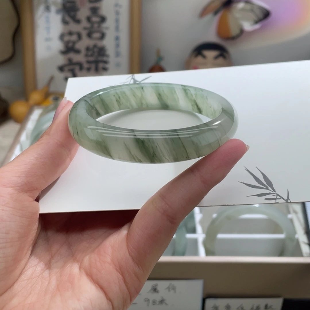 石英质玉（天山翠）未镶嵌手镯56圈口