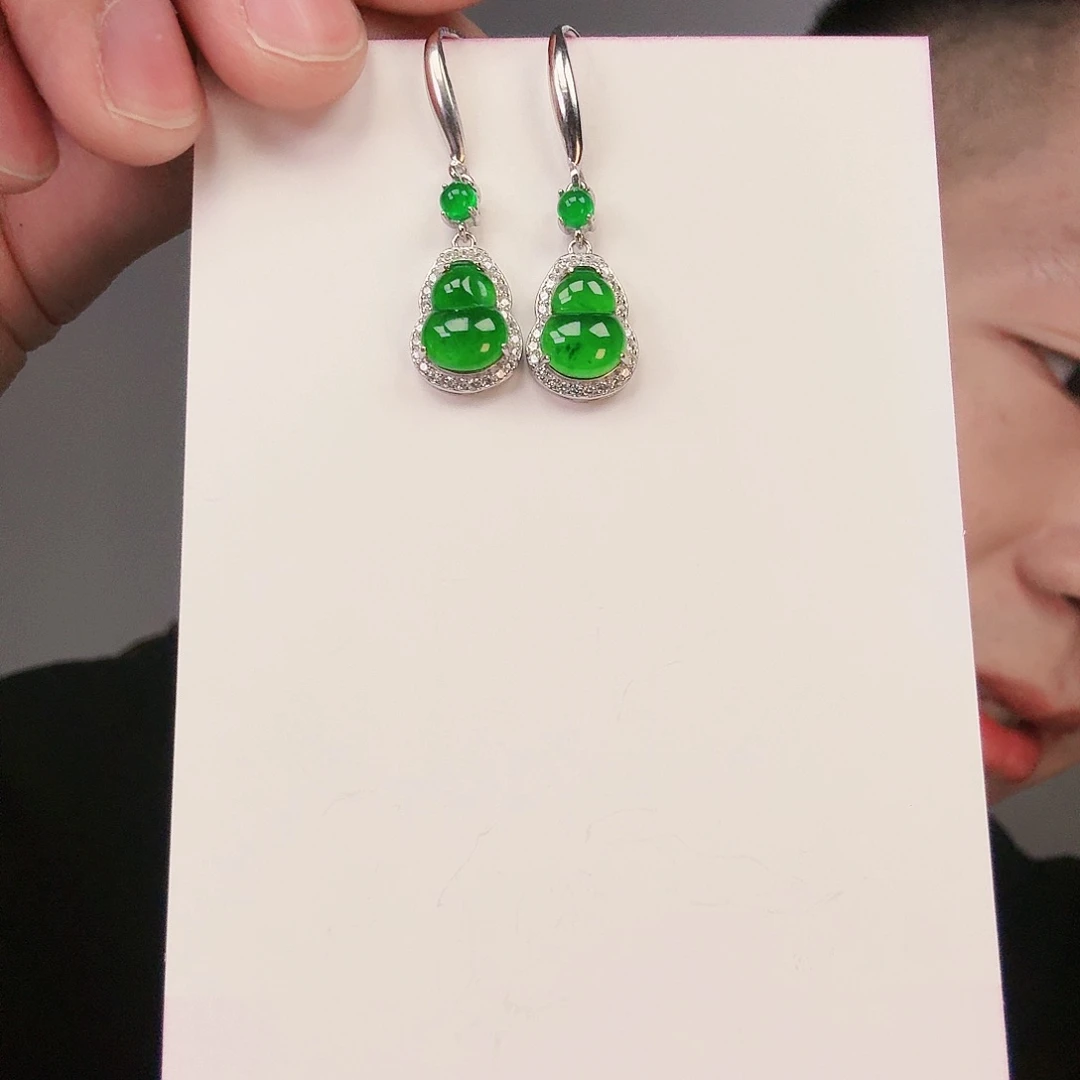 翡翠颈饰未镶嵌一对