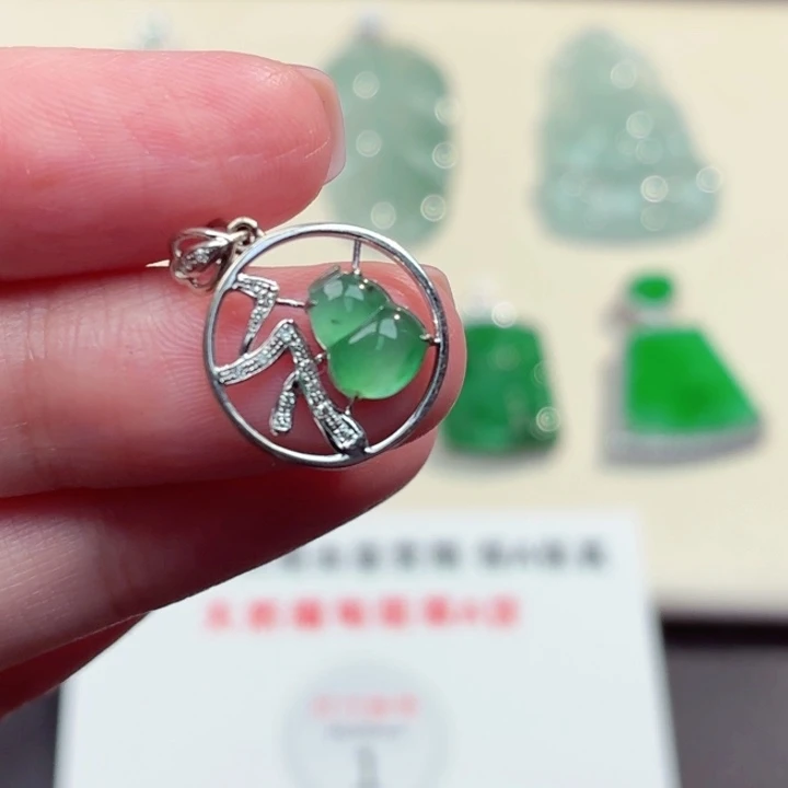 翡翠18K金镶嵌颈饰