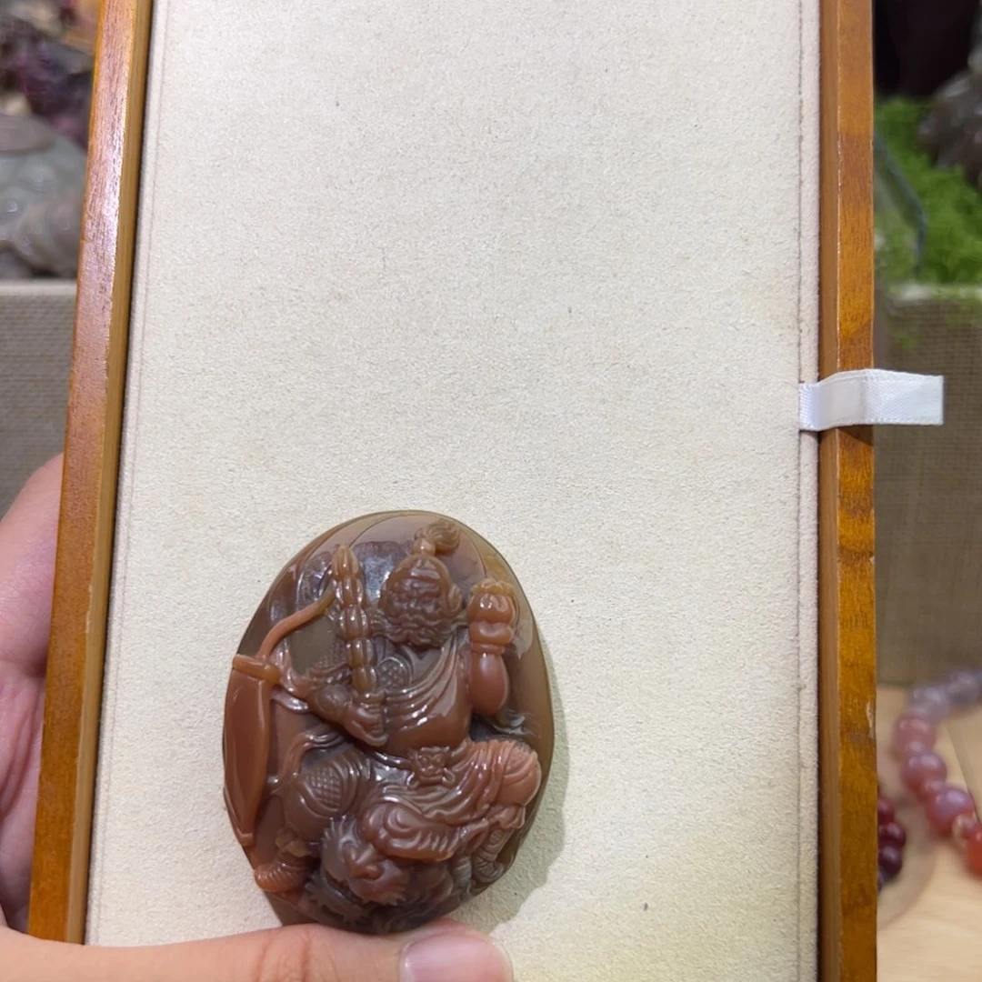 晓***杰石英质玉未镶嵌颈饰