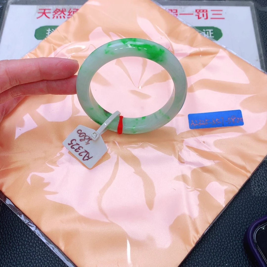 未镶嵌手镯翡翠缅甸翡翠手镯