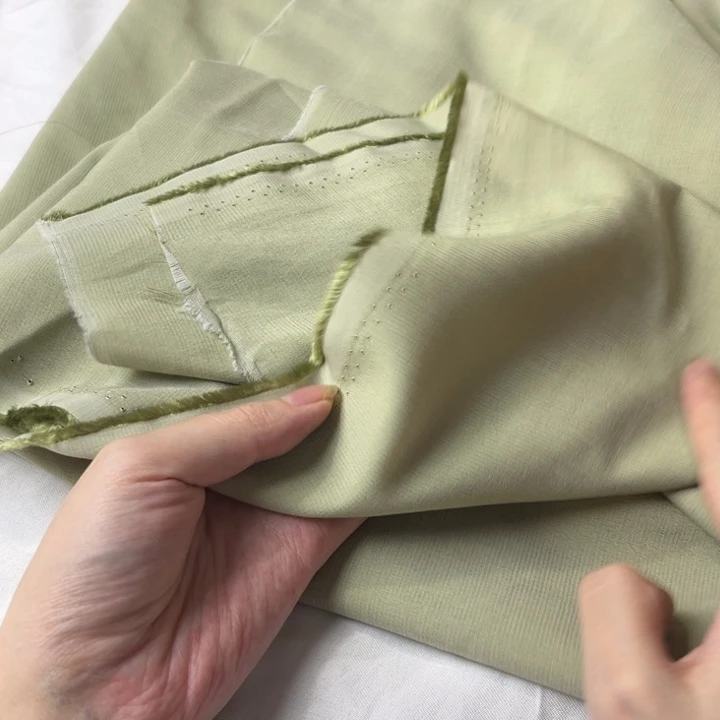 豆绿色天丝缎2米。