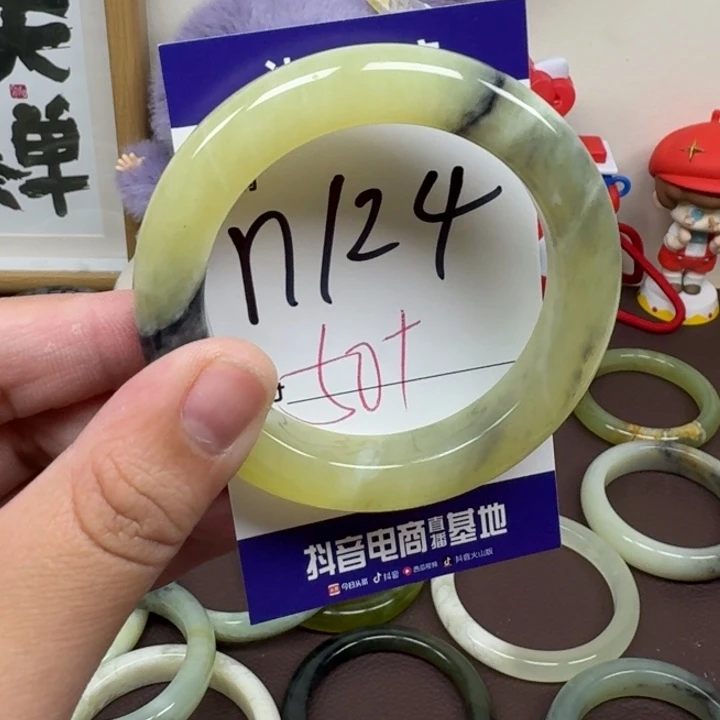 蛇纹石玉未镶嵌手镯124
