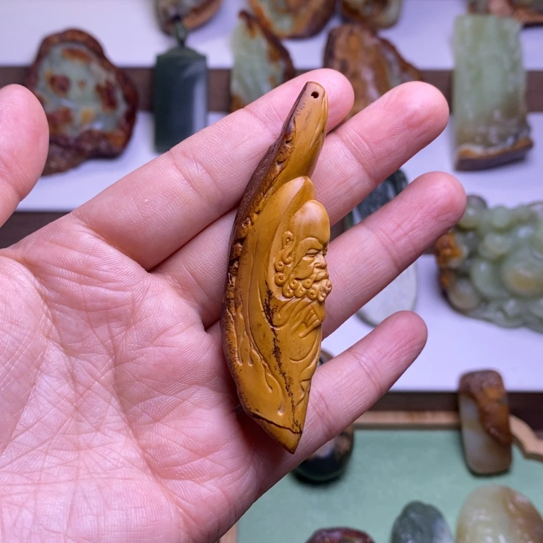 未镶嵌岫岩河磨玉（透闪石质玉）挂件超