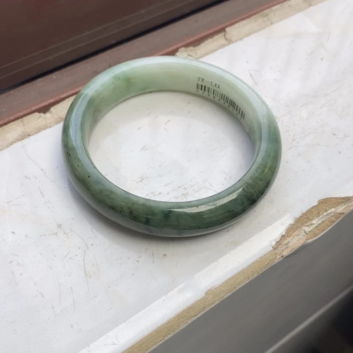 翡翠手镯未镶嵌翡翠手镯