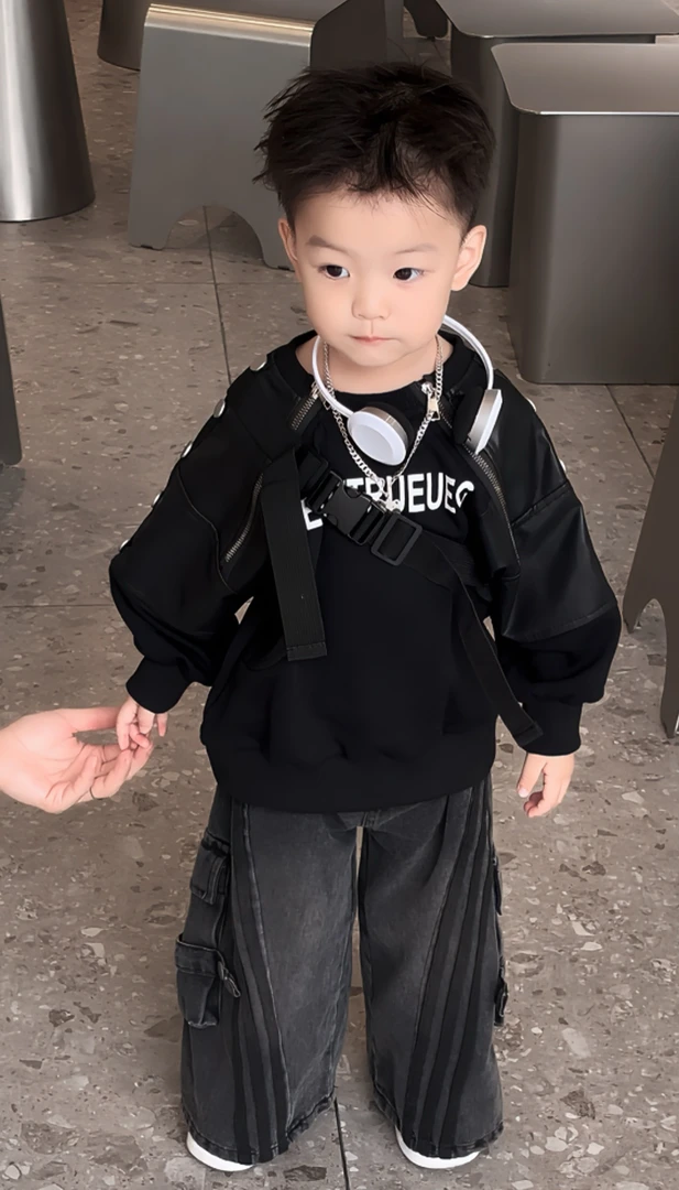 2025秋冬新款拼接韩版男儿童洋气卫衣做旧牛仔裤痞帅套装