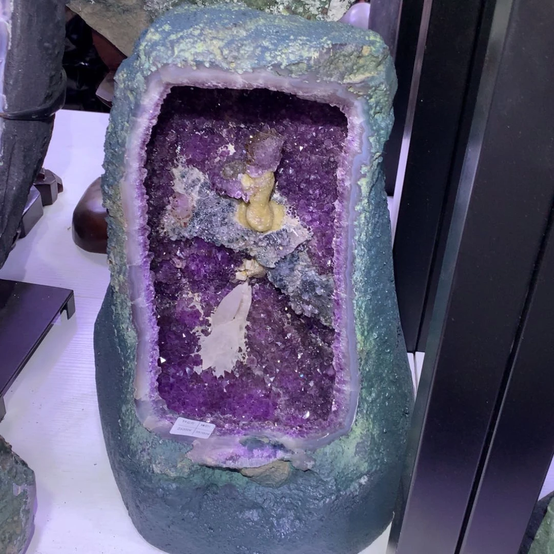 未镶嵌大型摆件（非配饰）紫晶巴西原矿绿皮奇石手敲洞