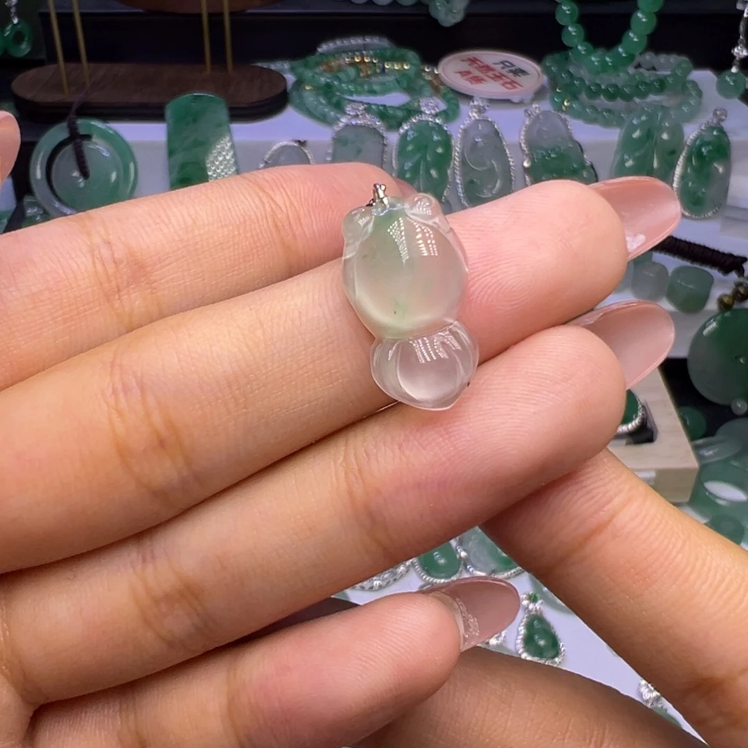 颈饰未镶嵌石英质玉（非洲翠）