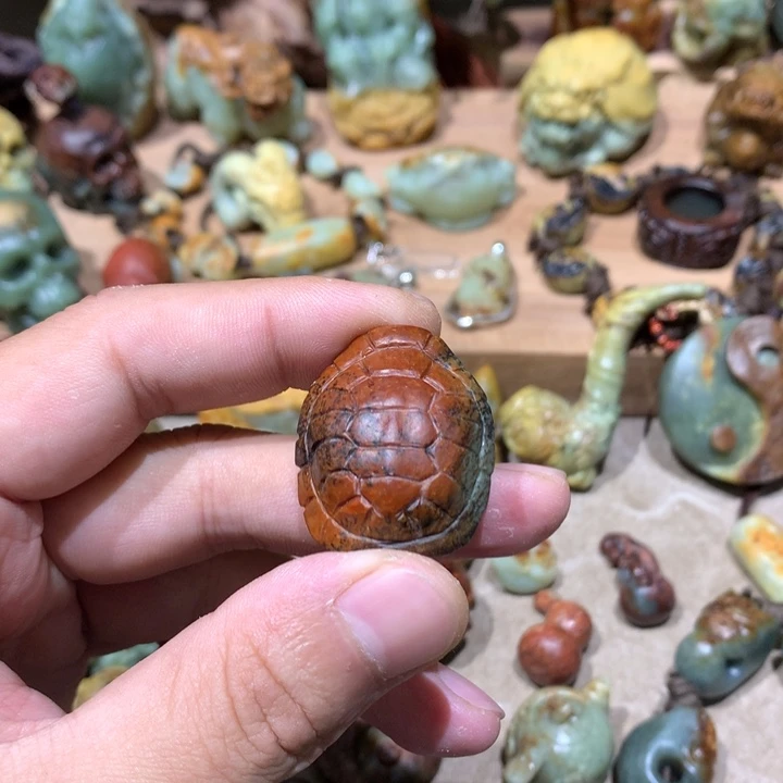 未镶嵌岫岩河磨玉（透闪石质玉）挂件