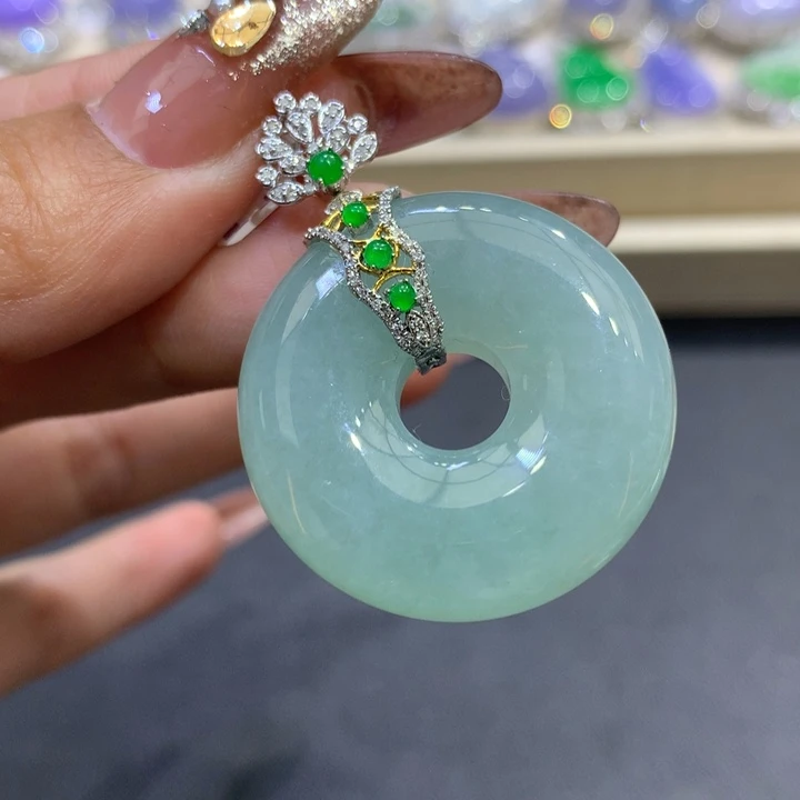 翡翠颈饰18K金镶嵌翡翠