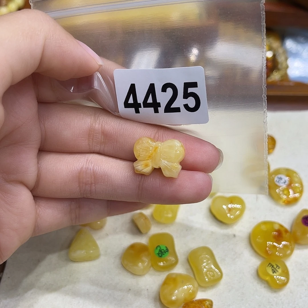 琥珀未镶嵌珠宝奇石