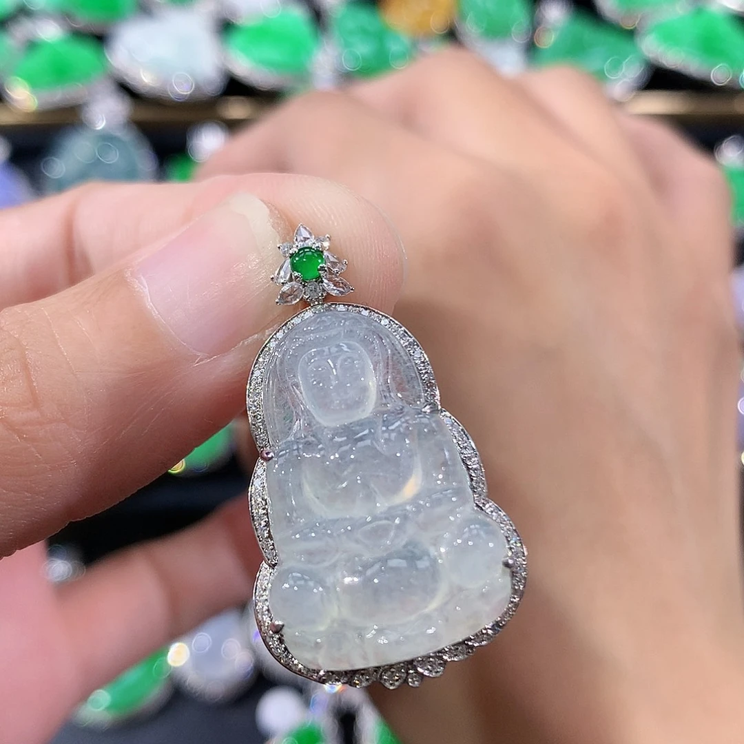 翡翠18K金镶嵌颈饰