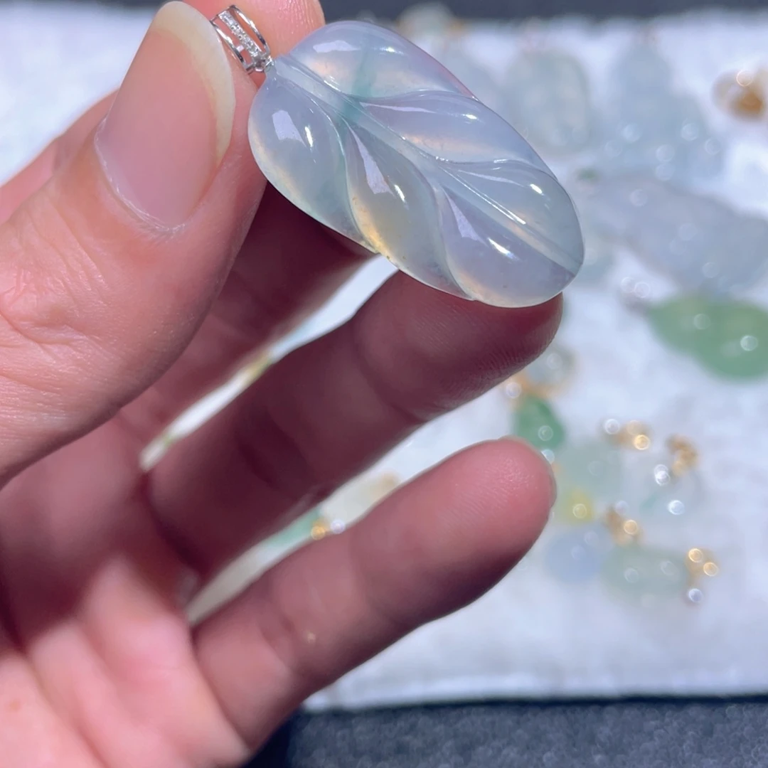 颈饰18K金镶嵌翡翠翡翠