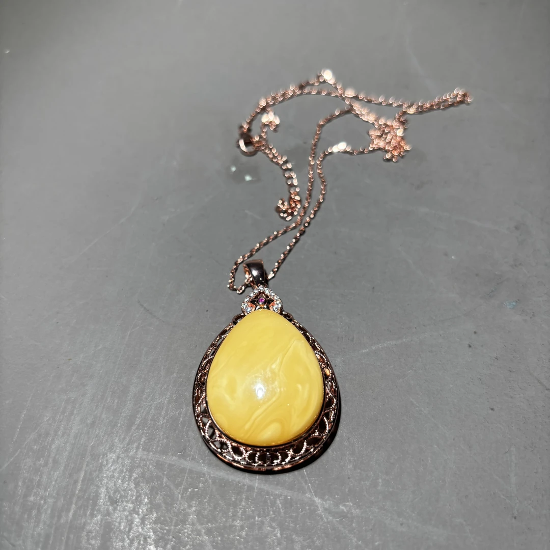 HZ53979天然蜜蜡鸡油黄水滴吊坠时尚百搭女款-朵云轩