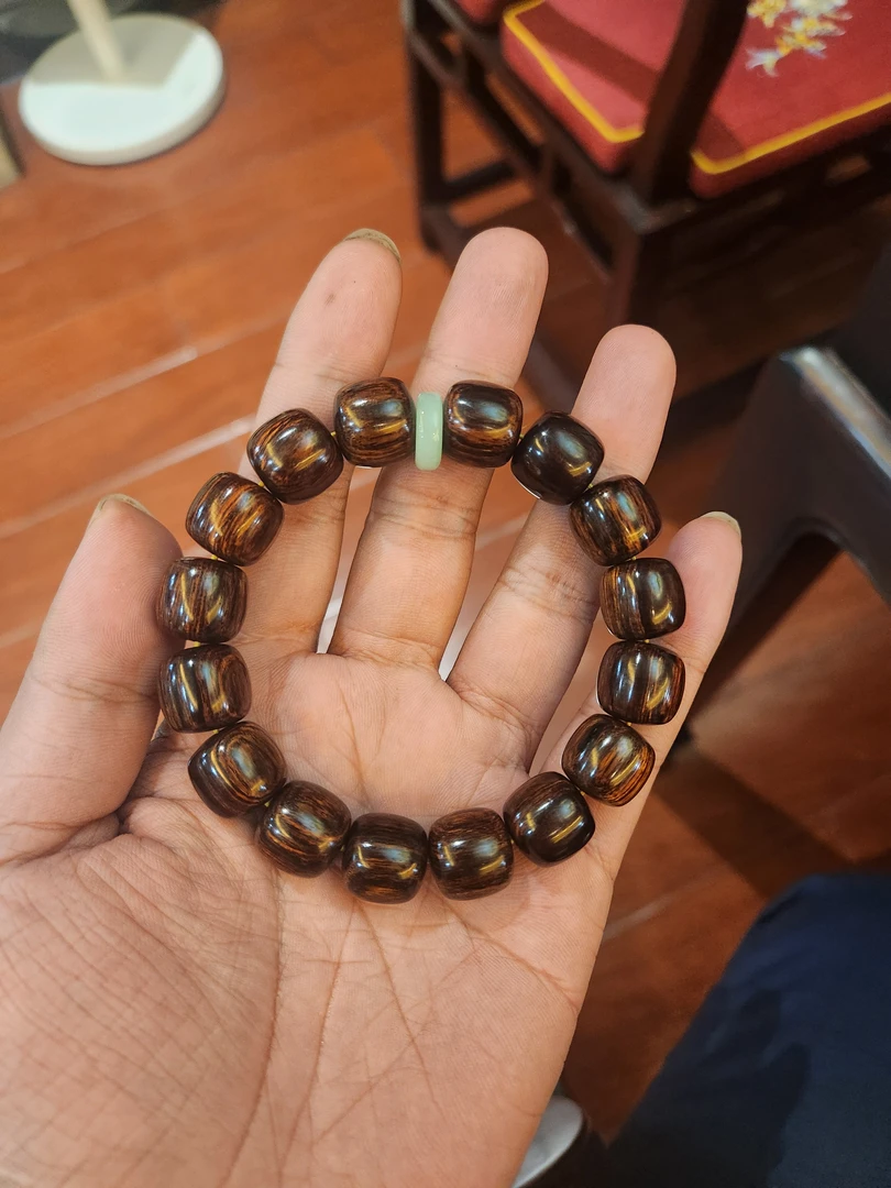 海南黄花梨芝麻花1.3×1.4沉水级精品紫油梨手串ly032201