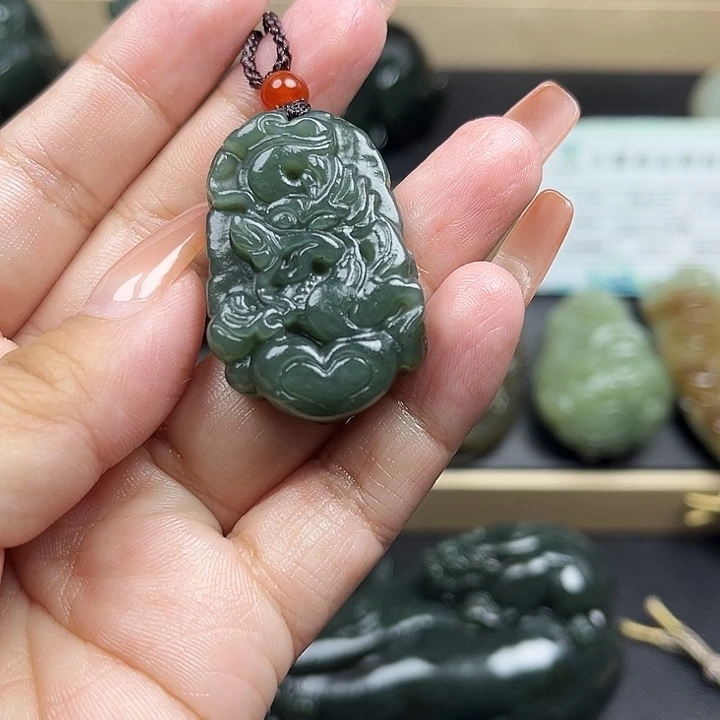 颈饰未镶嵌和田玉