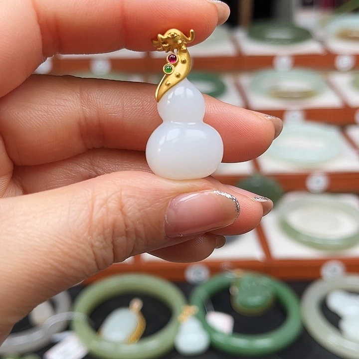 和田玉吊坠(不含链)18K金镶嵌