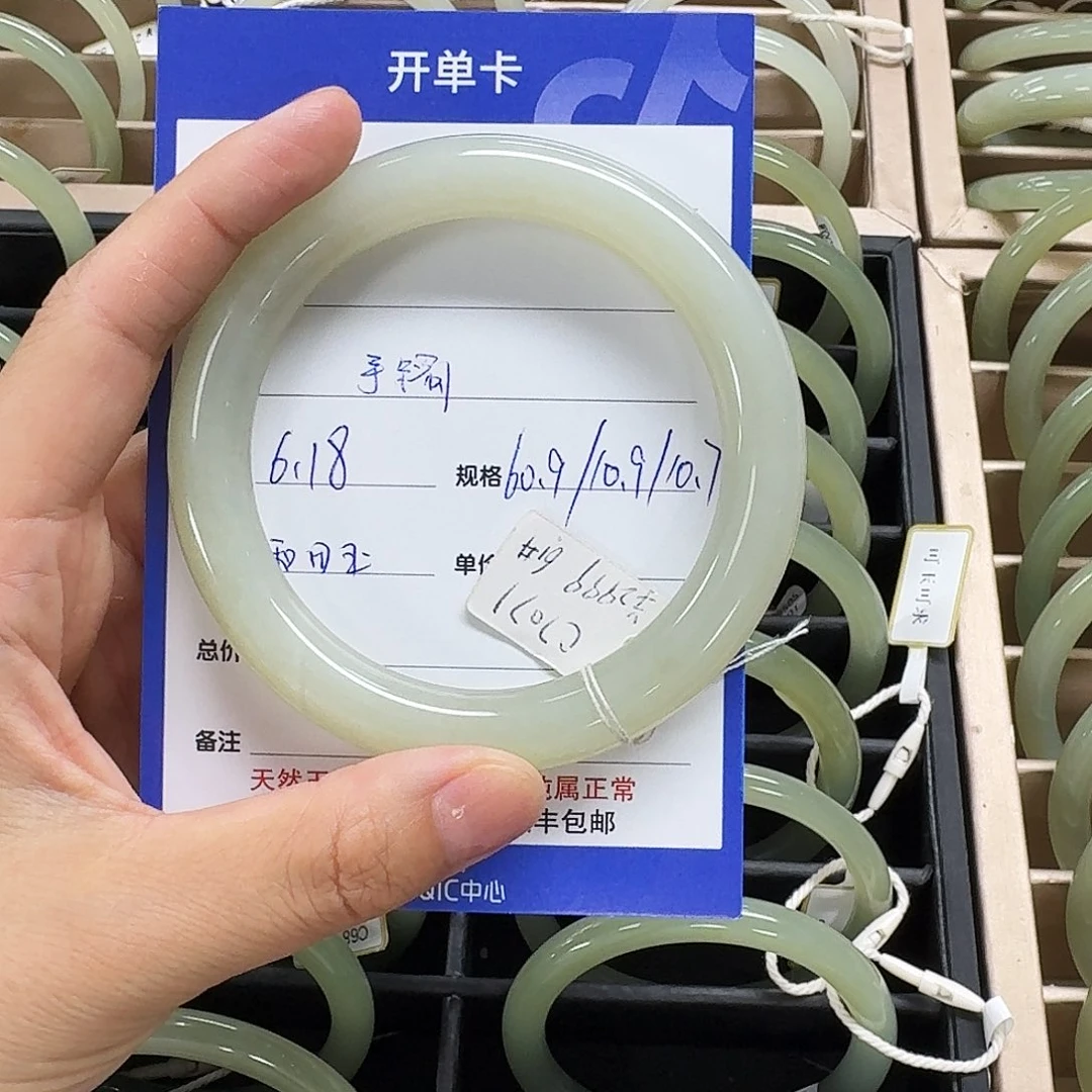 和田玉手镯未镶嵌邓***茗