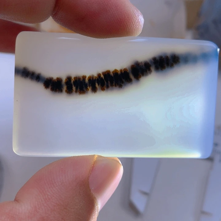 玛瑙/玉髓颈饰未镶嵌白*白