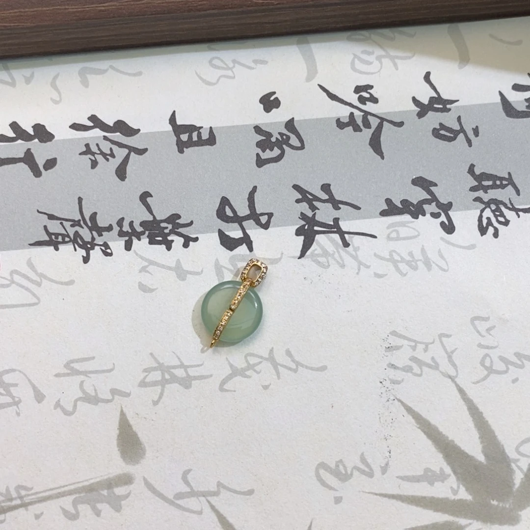 佩***妮翡翠18K金镶嵌颈饰翡翠