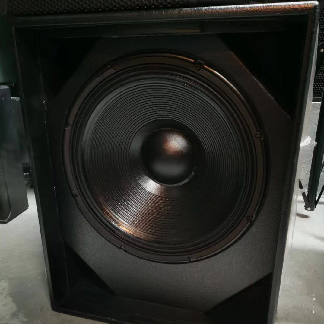 低音炮18寸两个，和一台1200瓦功放，不包邮