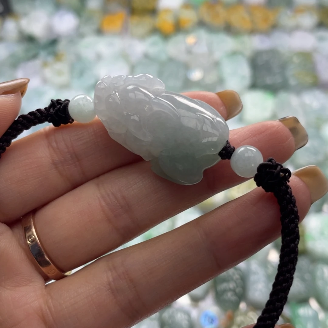 翡翠未镶嵌颈饰貔貅