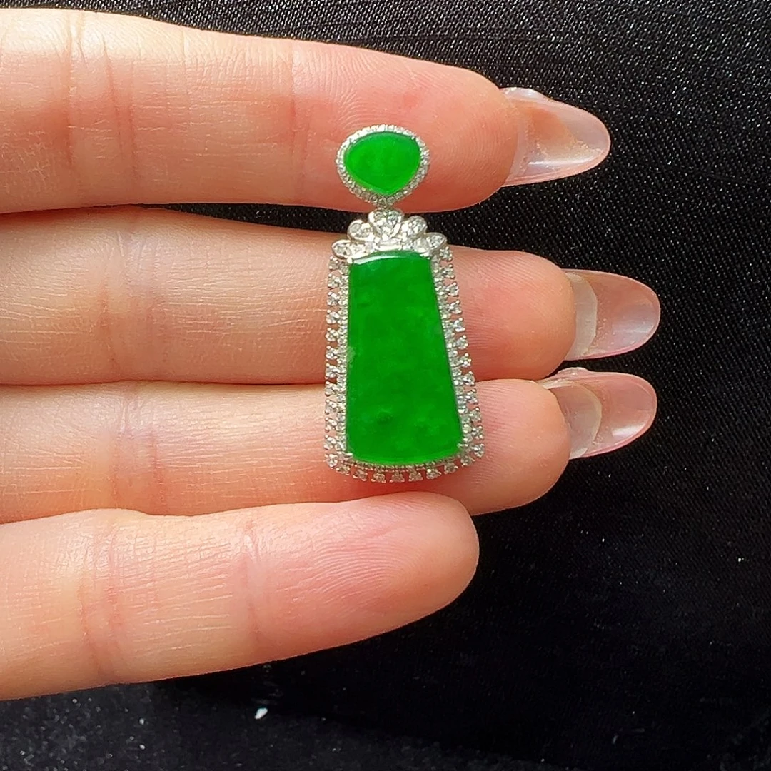 翡翠18K金镶嵌颈饰无事牌吊坠