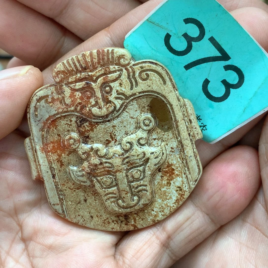 未镶嵌透闪石-蛇纹石玉颈饰