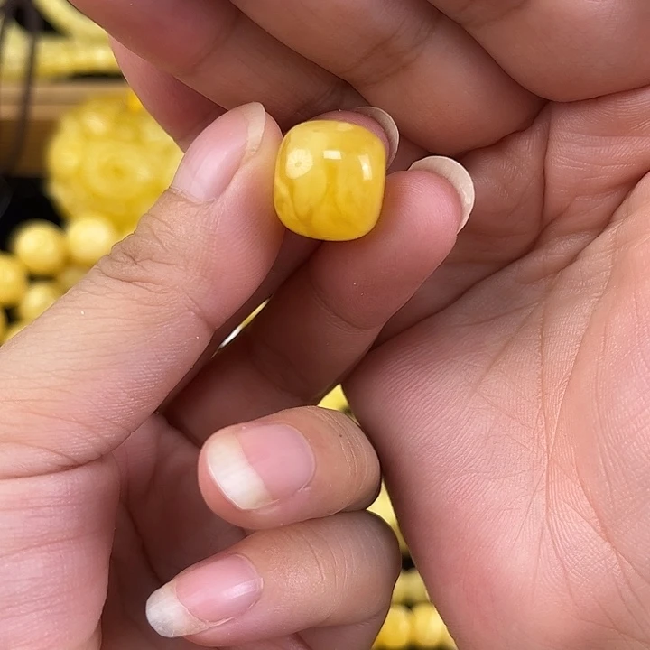琥珀项链未镶嵌琥珀，