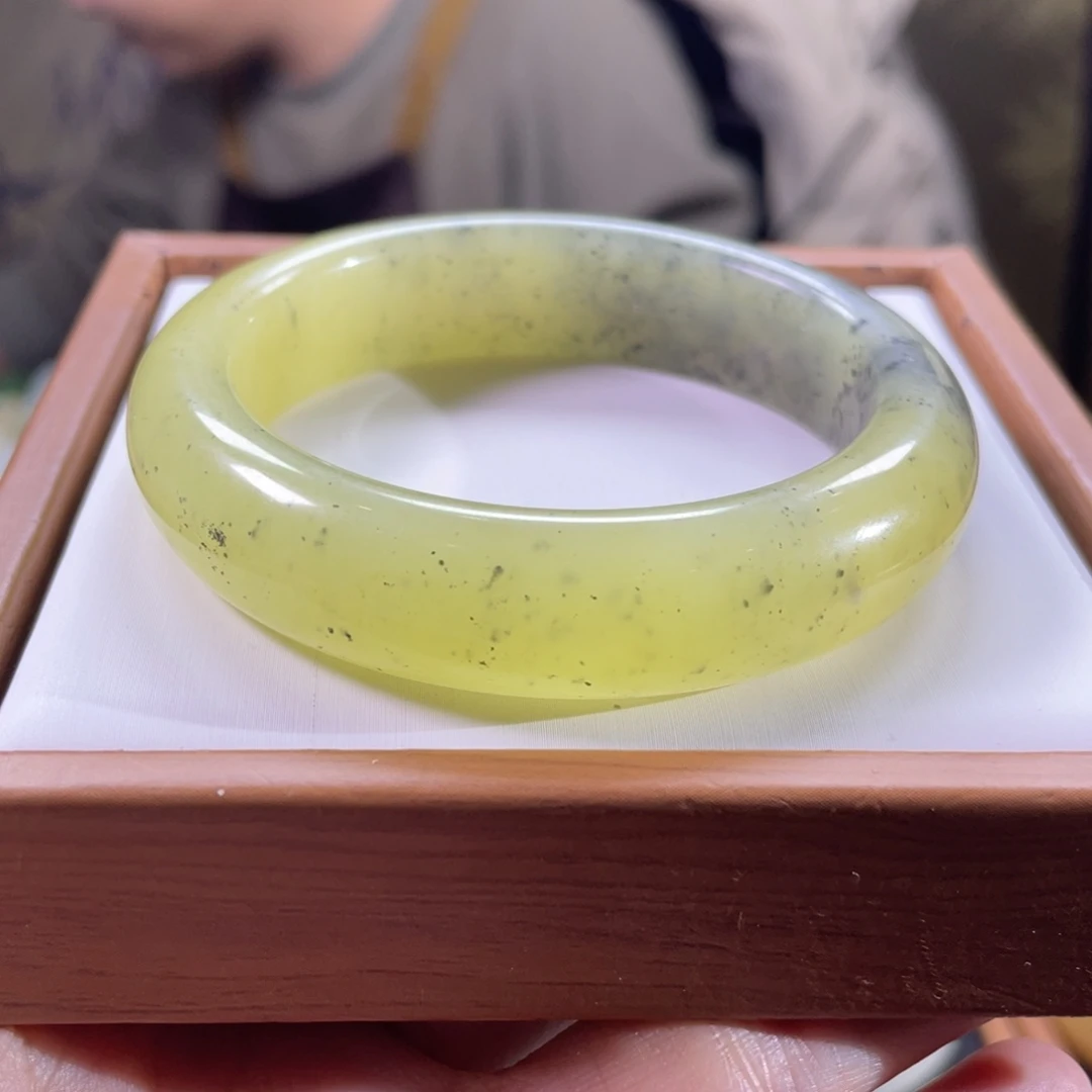 和田玉未镶嵌手镯54圈