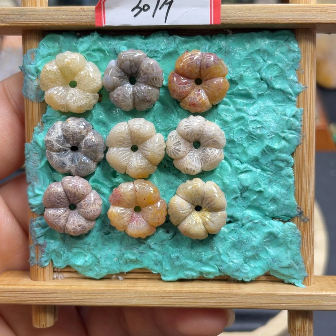 硅化玉未镶嵌颈饰小花30米1个