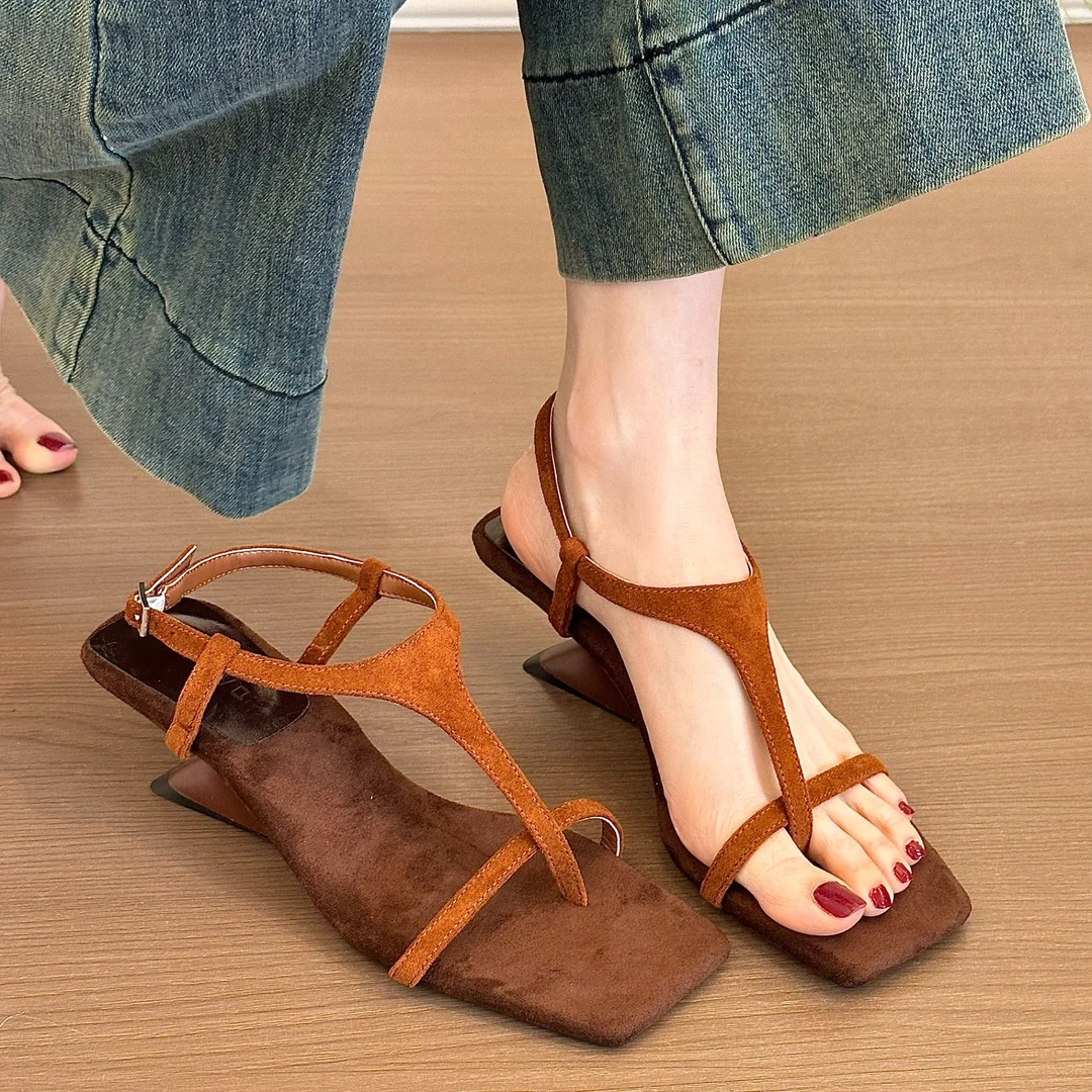 QYY-A88-6古着辣妹感！绒面方头夹趾一字带坡跟凉鞋女夏季人字凉鞋