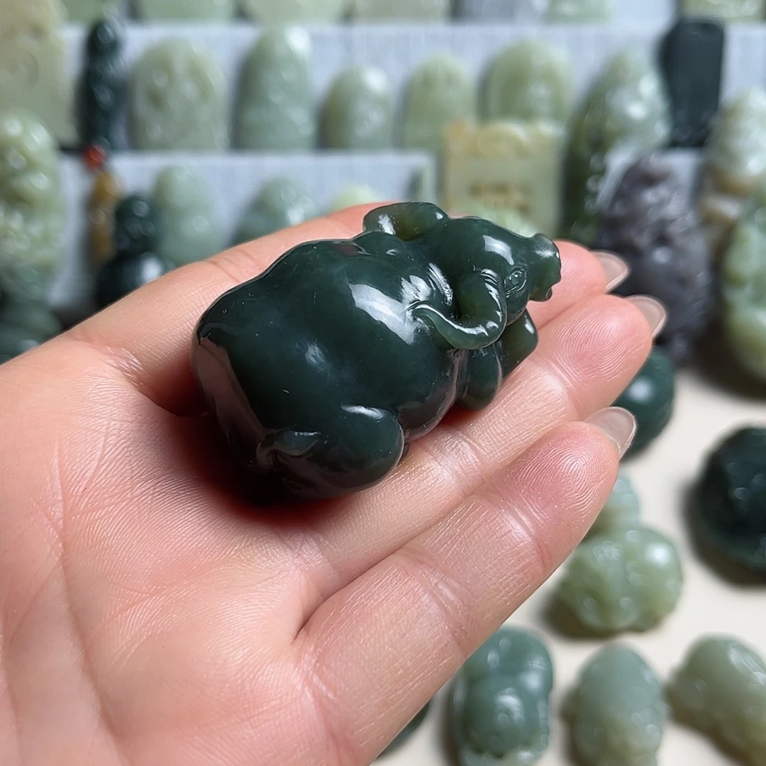 和田玉未镶嵌把件