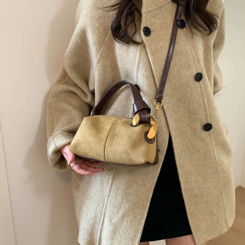 高级感小众包包女2025新复古斜挎包上班手提枕头包女式手提单肩包