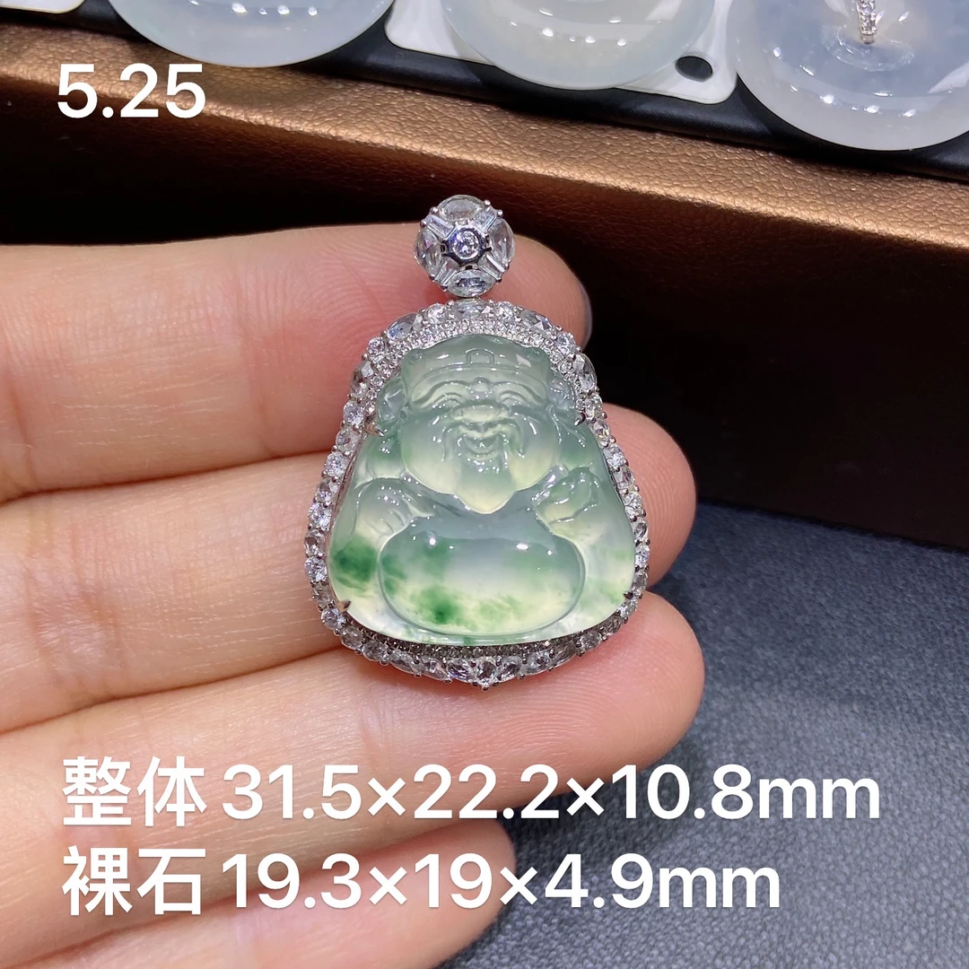 缅甸天然A货翡翠，18k金镶嵌玻璃种飘花财神爷吊坠，时尚大气女款W