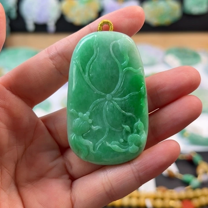翡翠未镶嵌颈饰正吊坠