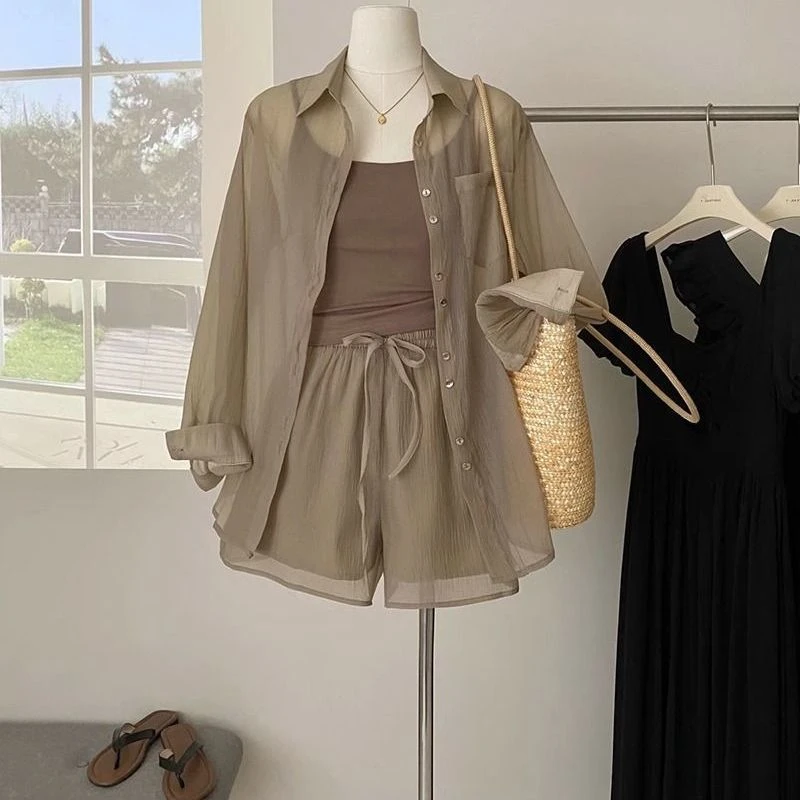 薄款衬衫上衣+显瘦吊带背心+宽松百搭短裤女士三件套装