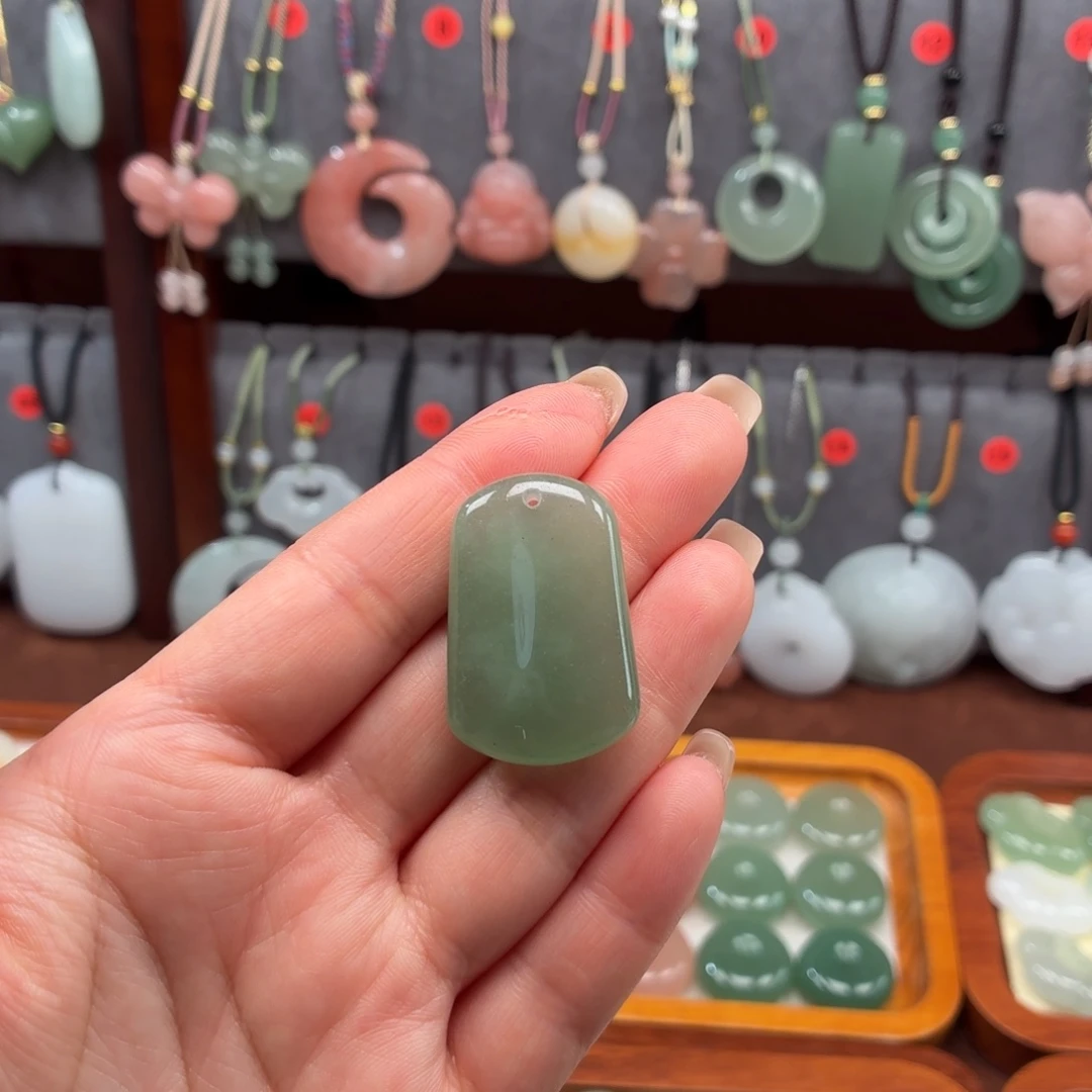 *****石英质玉未镶嵌颈饰