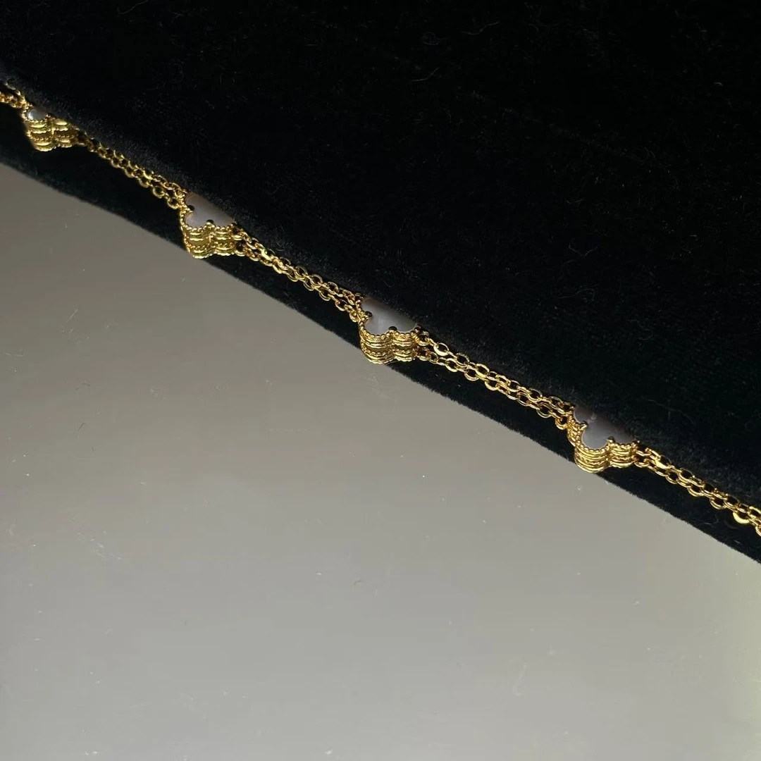 CoCo大牌同款时尚百搭白贝四叶草手链 不掉色洗澡可戴K0356