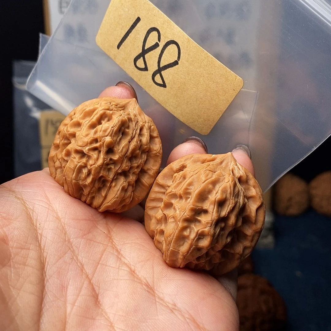 众***布把件文玩核桃白蛇谷