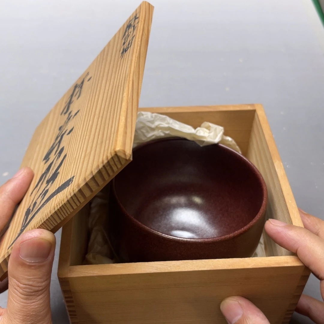 用***1瓷片密密麻麻地铺满一