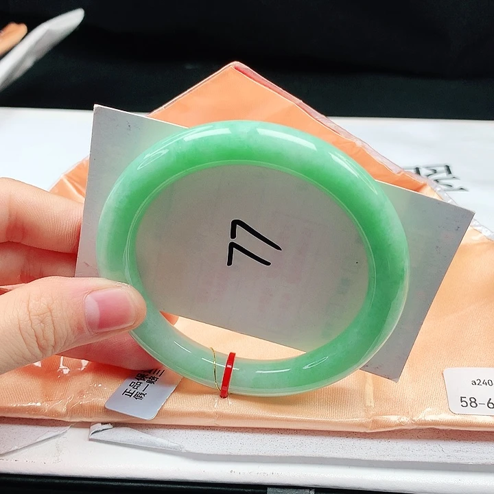 翡翠手镯（圆镯）未镶嵌缅甸天然a货手镯58