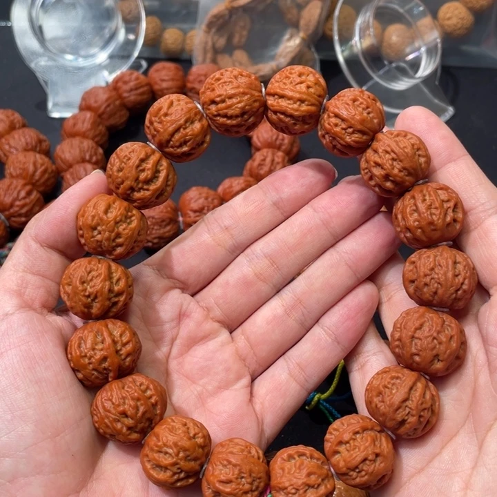 金***鹅吊坠龙脊菩提手持八棱