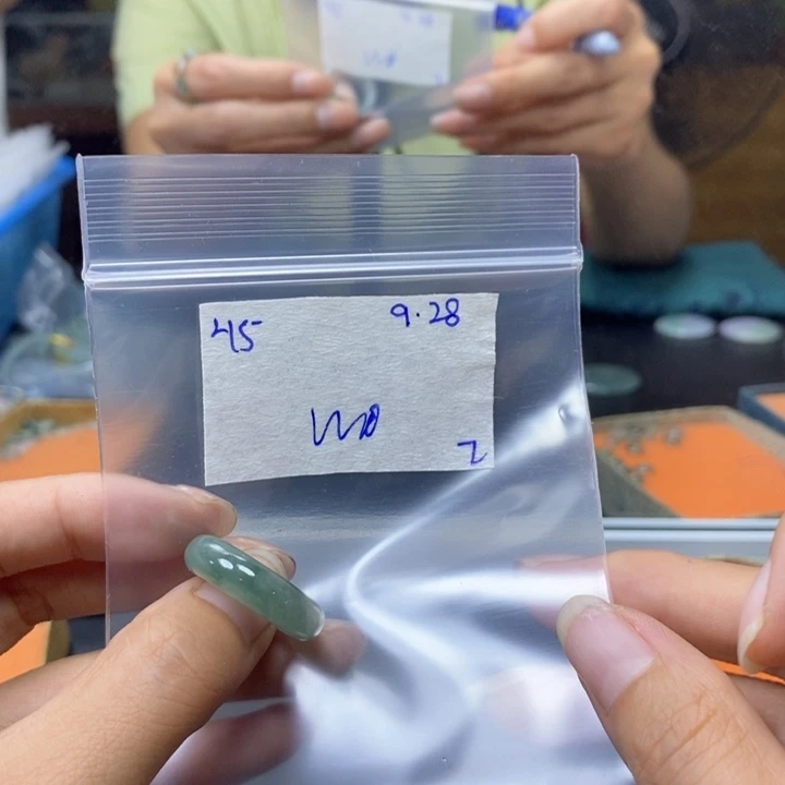 潋***滟定制翡翠未镶嵌不退
